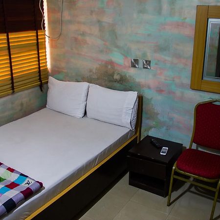 Glasshouse Hotel And Suites Egba Buitenkant foto