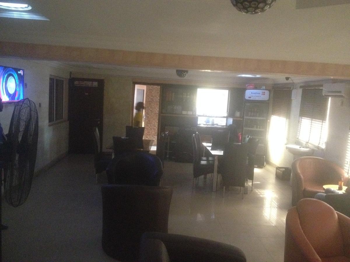 Glasshouse Hotel And Suites Egba Buitenkant foto