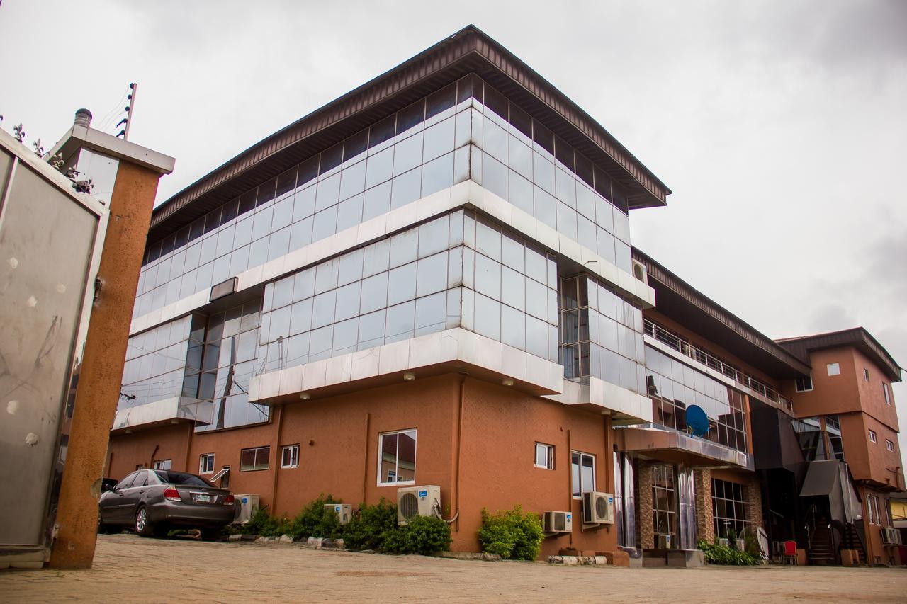 Glasshouse Hotel And Suites Egba Buitenkant foto