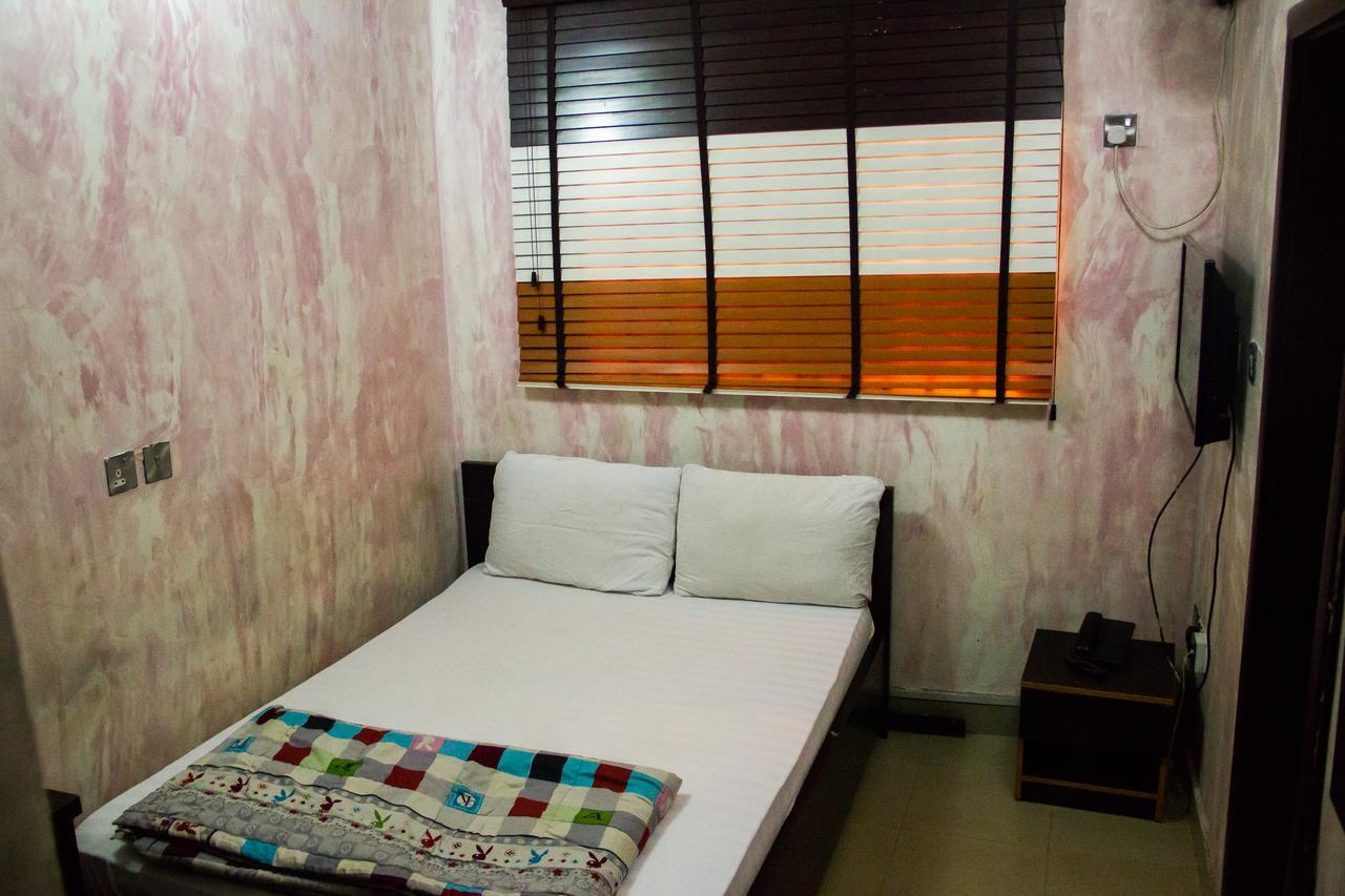 Glasshouse Hotel And Suites Egba Buitenkant foto