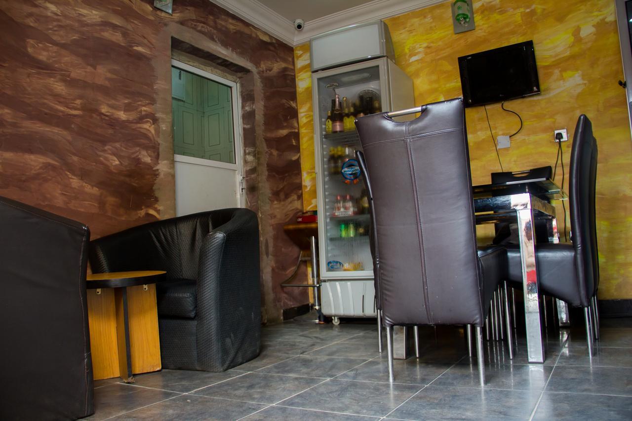 Glasshouse Hotel And Suites Egba Buitenkant foto