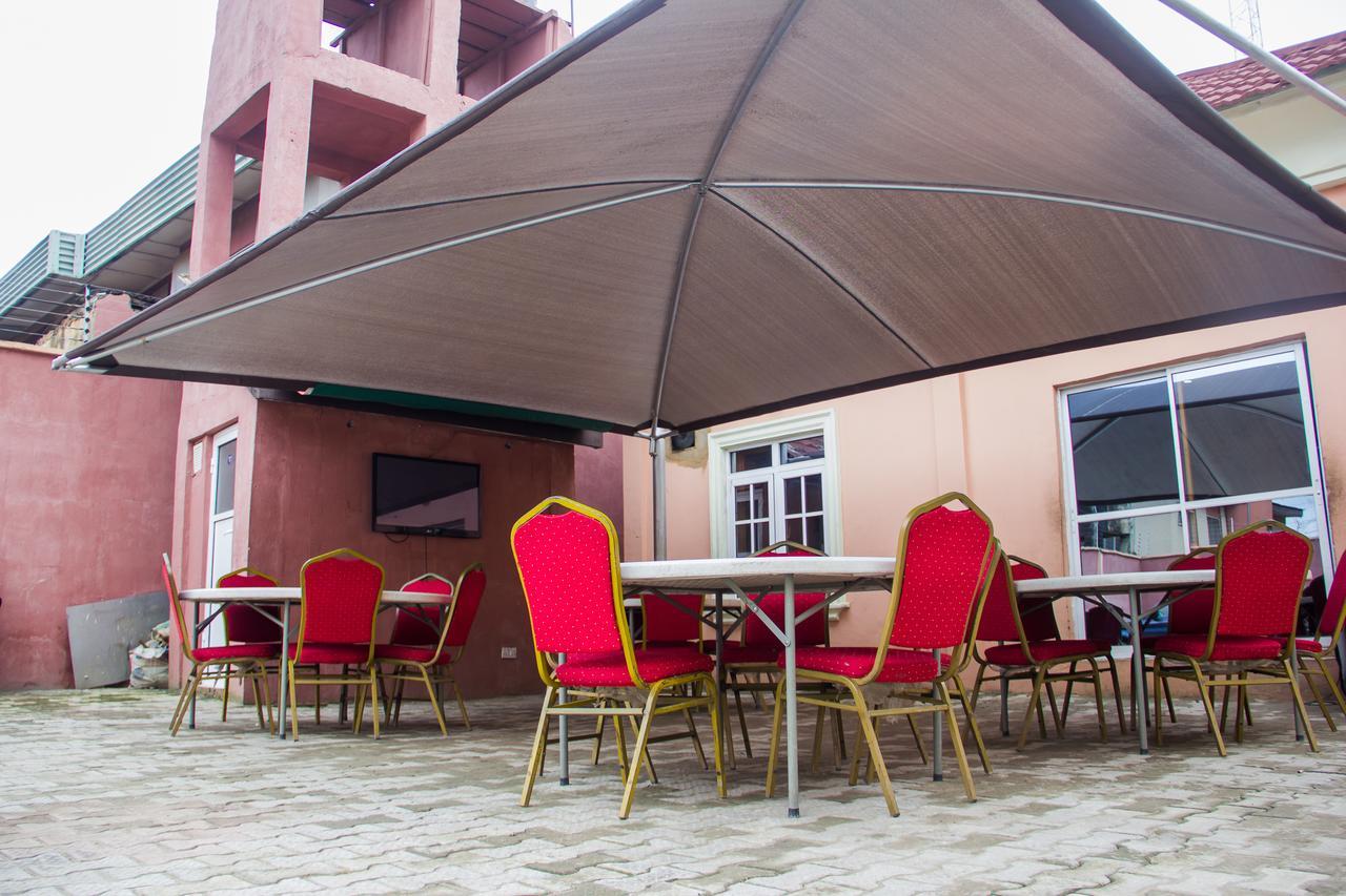 Glasshouse Hotel And Suites Egba Buitenkant foto