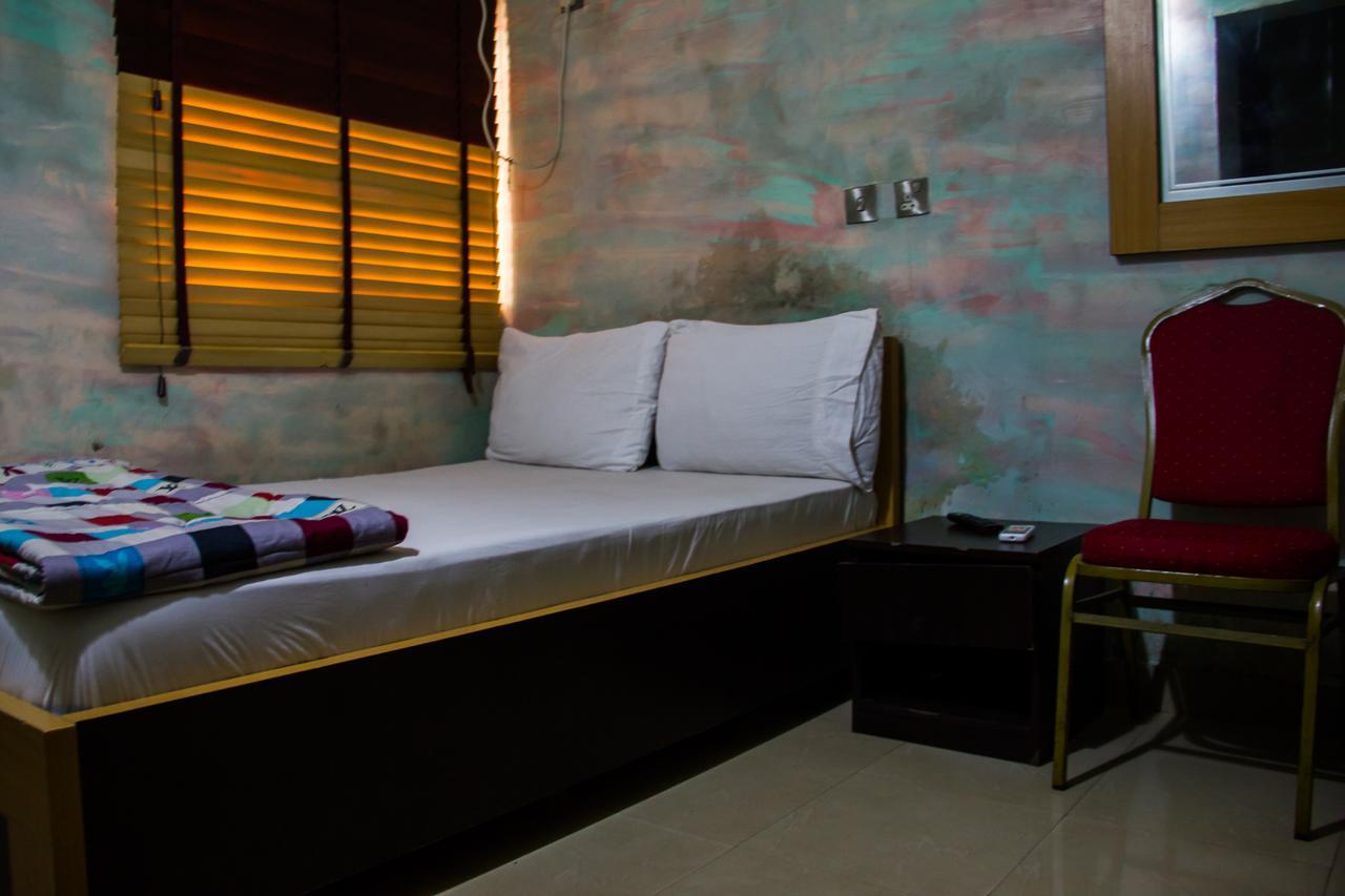 Glasshouse Hotel And Suites Egba Buitenkant foto