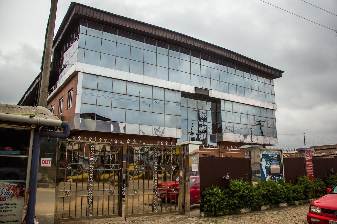 Glasshouse Hotel And Suites Egba Buitenkant foto