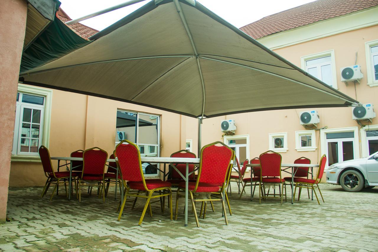 Glasshouse Hotel And Suites Egba Buitenkant foto