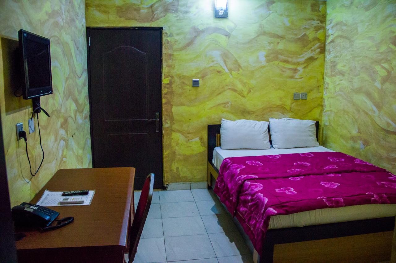 Glasshouse Hotel And Suites Egba Buitenkant foto